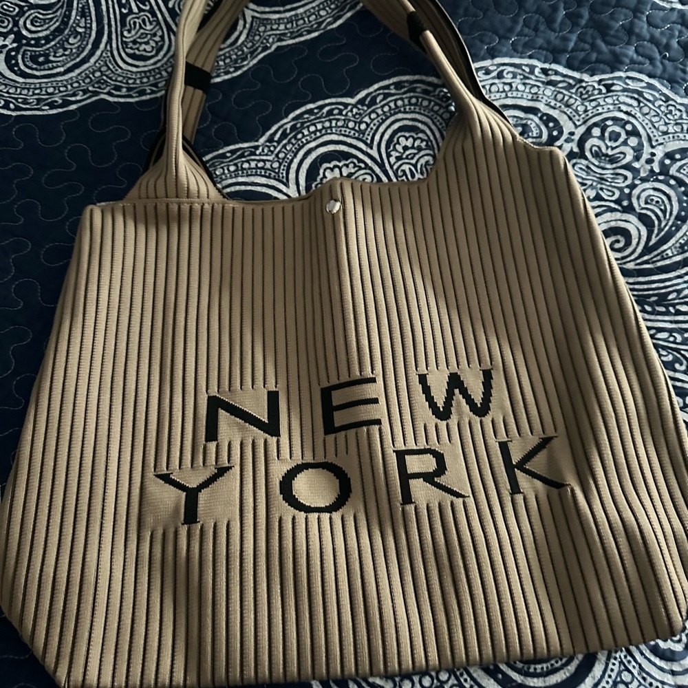 NEW YORK Ribbed Tote Bag in Beige with Black Lettering